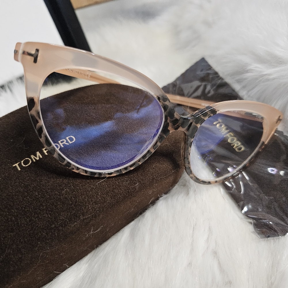 Tom Ford Peach & Leopard Print Blue Light Glasses - Picture 3 of 7